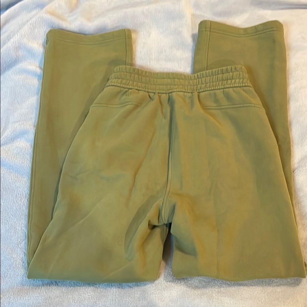 Lululemon Athletica Green Sweatpants - Picture 9 of 11